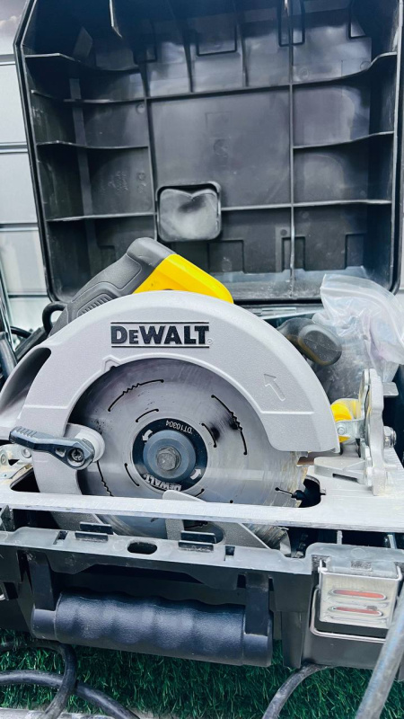Циркулярная пила Dewalt dwe575