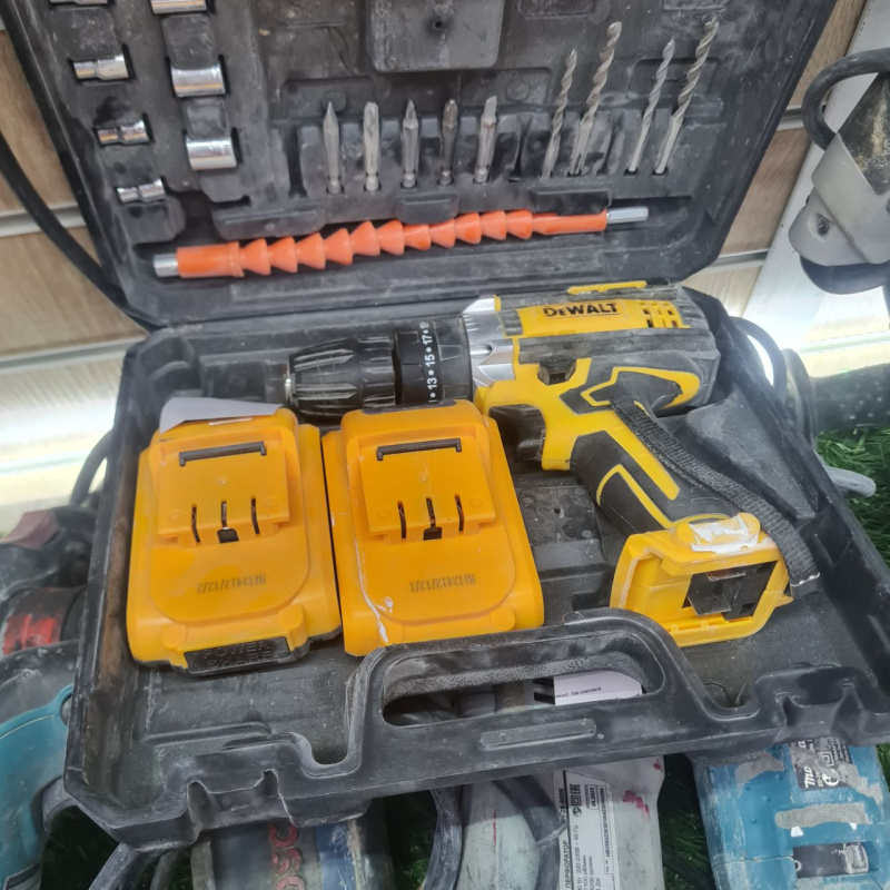Шуруповерт Dewalt