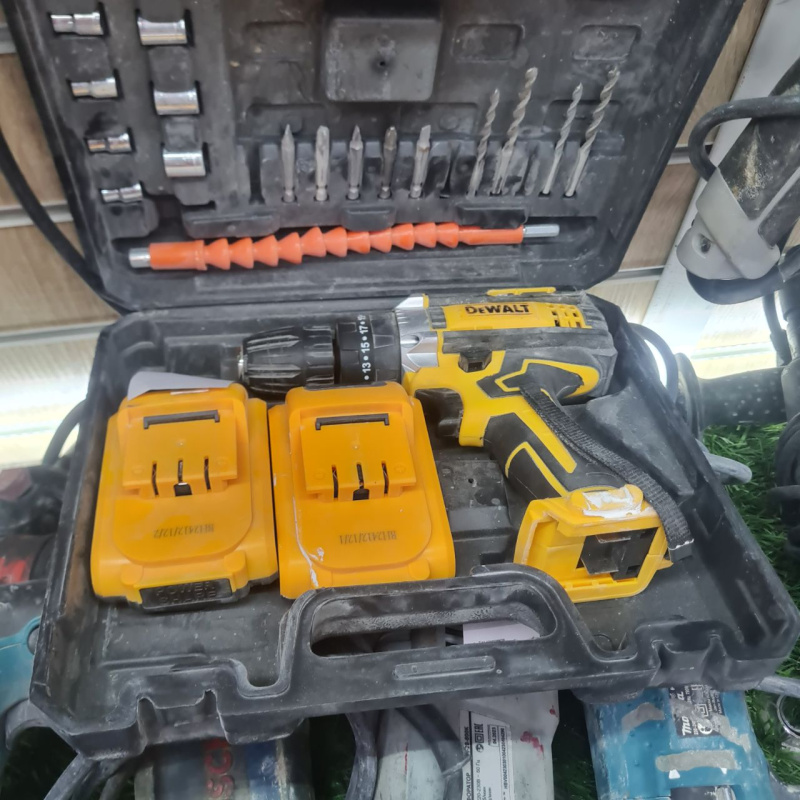 Шуруповерт Dewalt