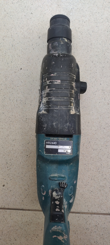 Перфоратор Makita HR2440